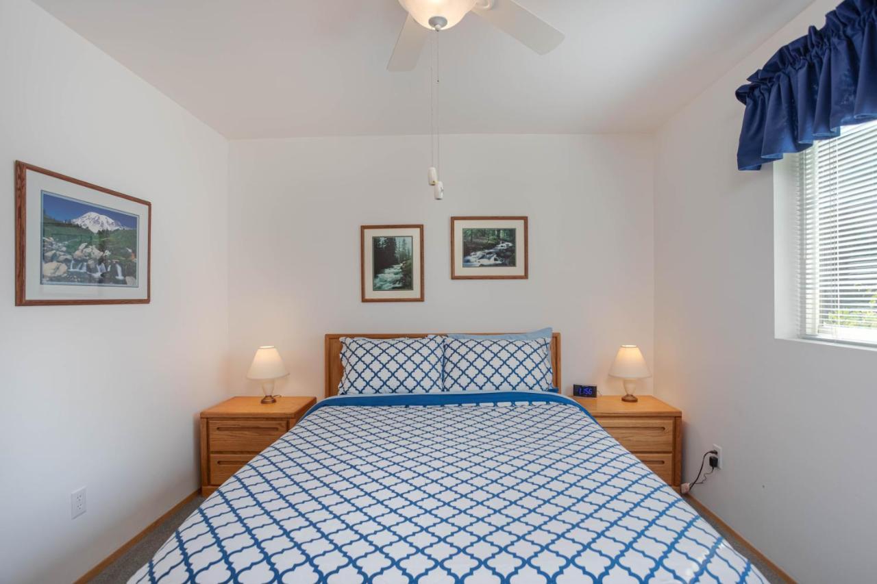 Walk To Downtown * 6 Guests * Pets * A/C! * No Stairs! Lejlighed Leavenworth Eksteriør billede