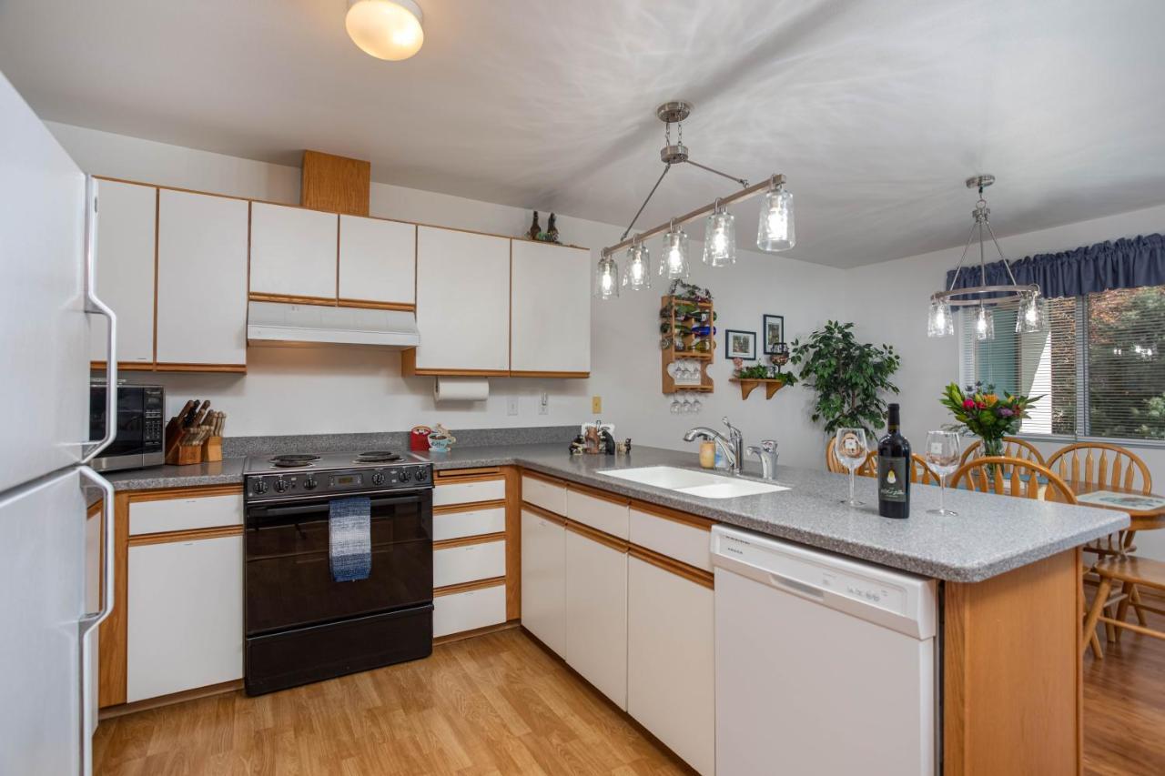Walk To Downtown * 6 Guests * Pets * A/C! * No Stairs! Lejlighed Leavenworth Eksteriør billede