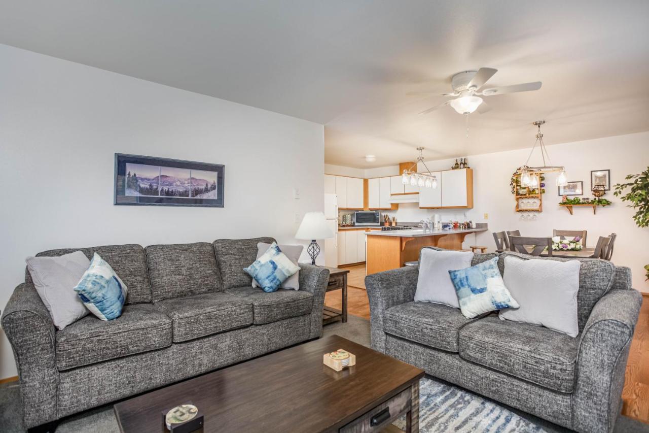 Walk To Downtown * 6 Guests * Pets * A/C! * No Stairs! Lejlighed Leavenworth Eksteriør billede