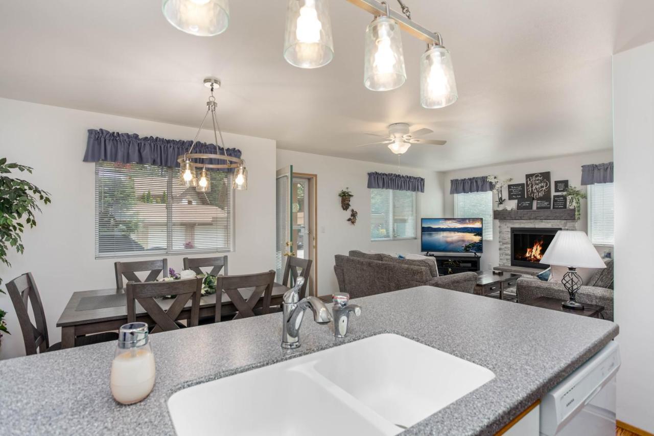 Walk To Downtown * 6 Guests * Pets * A/C! * No Stairs! Lejlighed Leavenworth Eksteriør billede